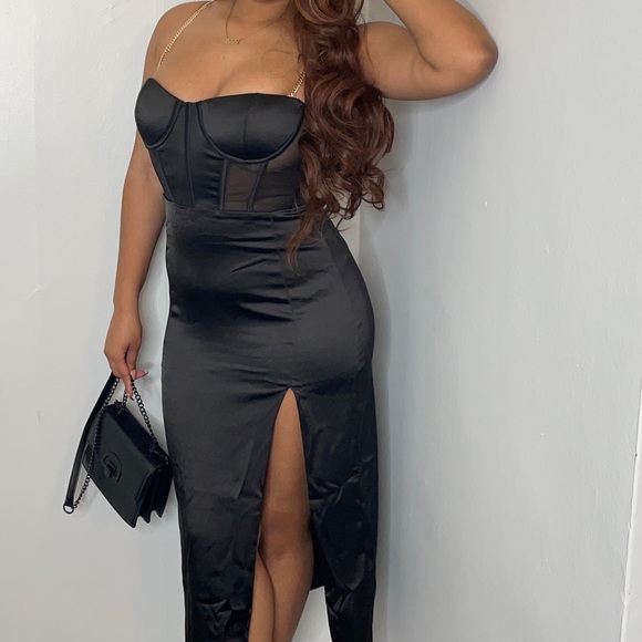 MESHKI Talisa Chain Strap Split Corset MIDI Dress in Black - Picture 8 of 8